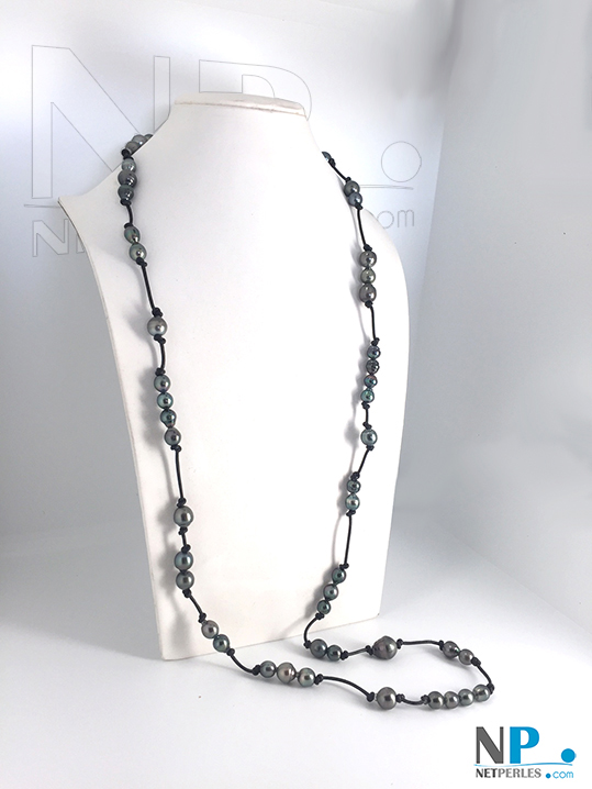 Long collier de perles baroques de Tahiti montées sur cuir sur 120 cm, perles de 9 à 12 mm